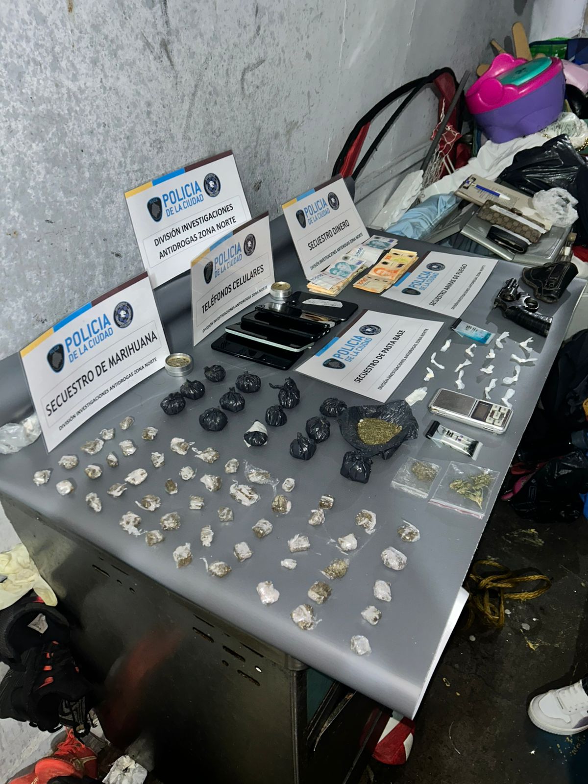 CONDENAN A PRISIÓN EFECTIVA A 2 PERSONAS QUE VENDÍAN DROGAS EN UN DOMICILIO