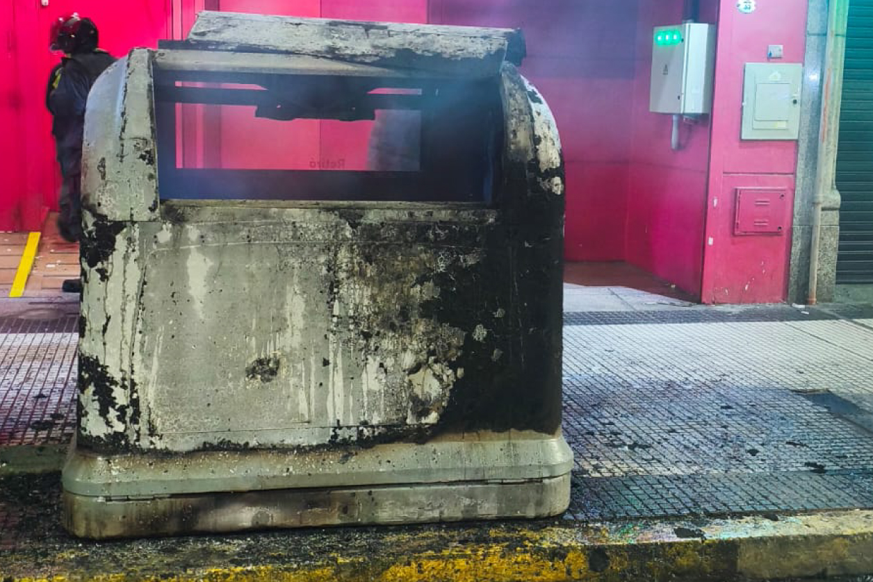 Lo condenaron por quemar tres contenedores de basura 2