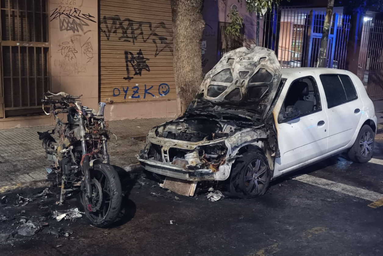 Prisión preventiva por quemar una moto y provocar un incendio que afectó otros vehículos