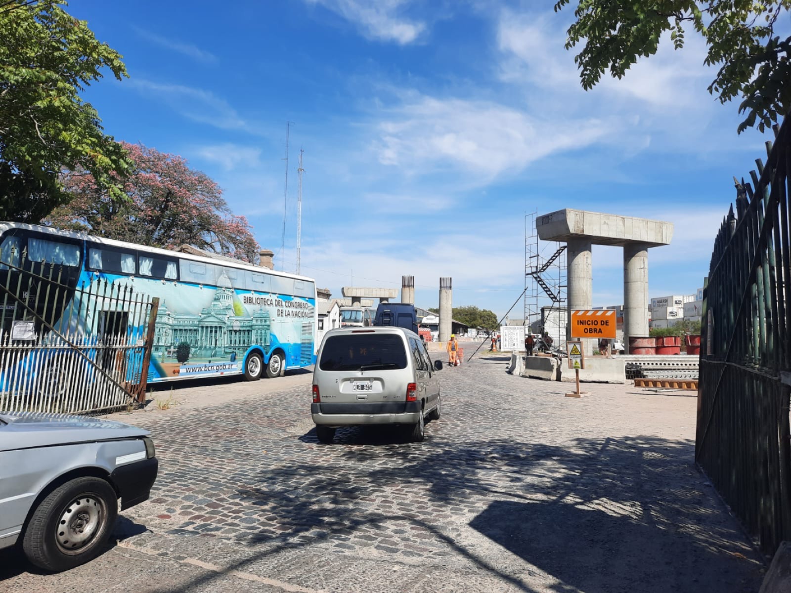 CLAUSURAN LAVADERO ILEGAL DE MICROS EN BARRACAS