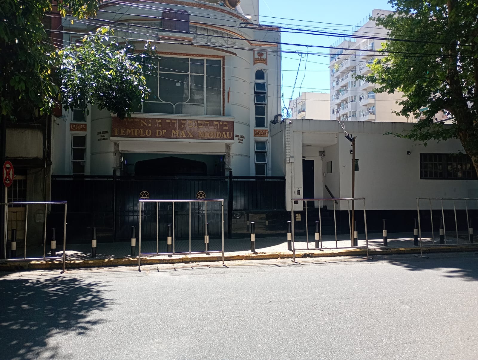 DISCRIMINACIÓN EN UN TEMPLO DE LA COMUNIDAD JUDÍA: UN DETENIDO