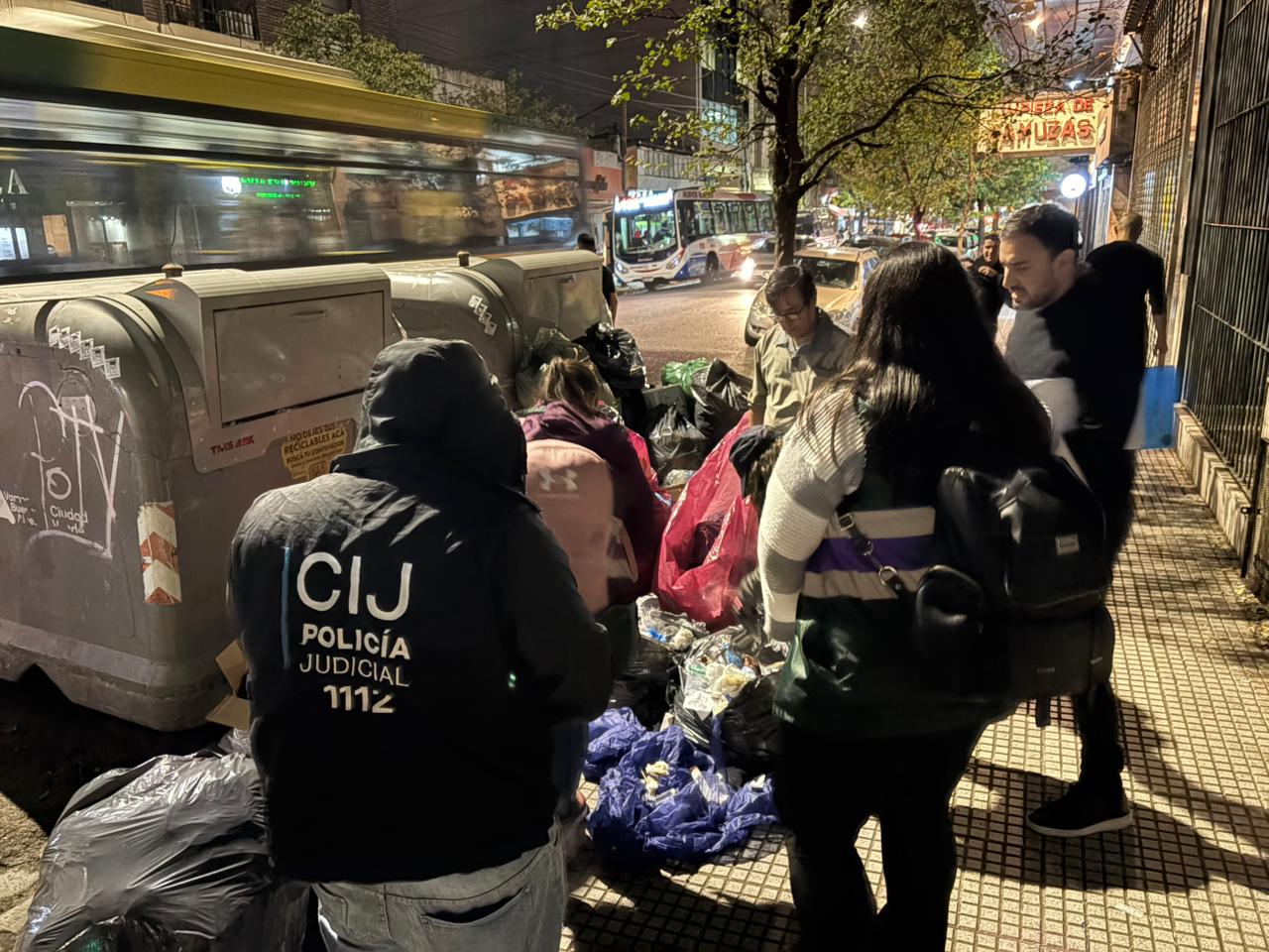 OPERATIVO POR ARROJO DE RESIDUOS PATOGÉNICOS A LA VÍA PÚBLICA