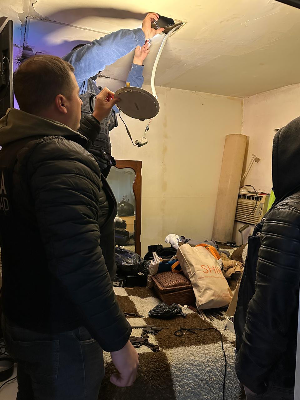 ARRESTO DOMICILIARIO PARA UN IMPUTADO POR TENENCIA ILEGAL DE ARMAS DE FUEGO