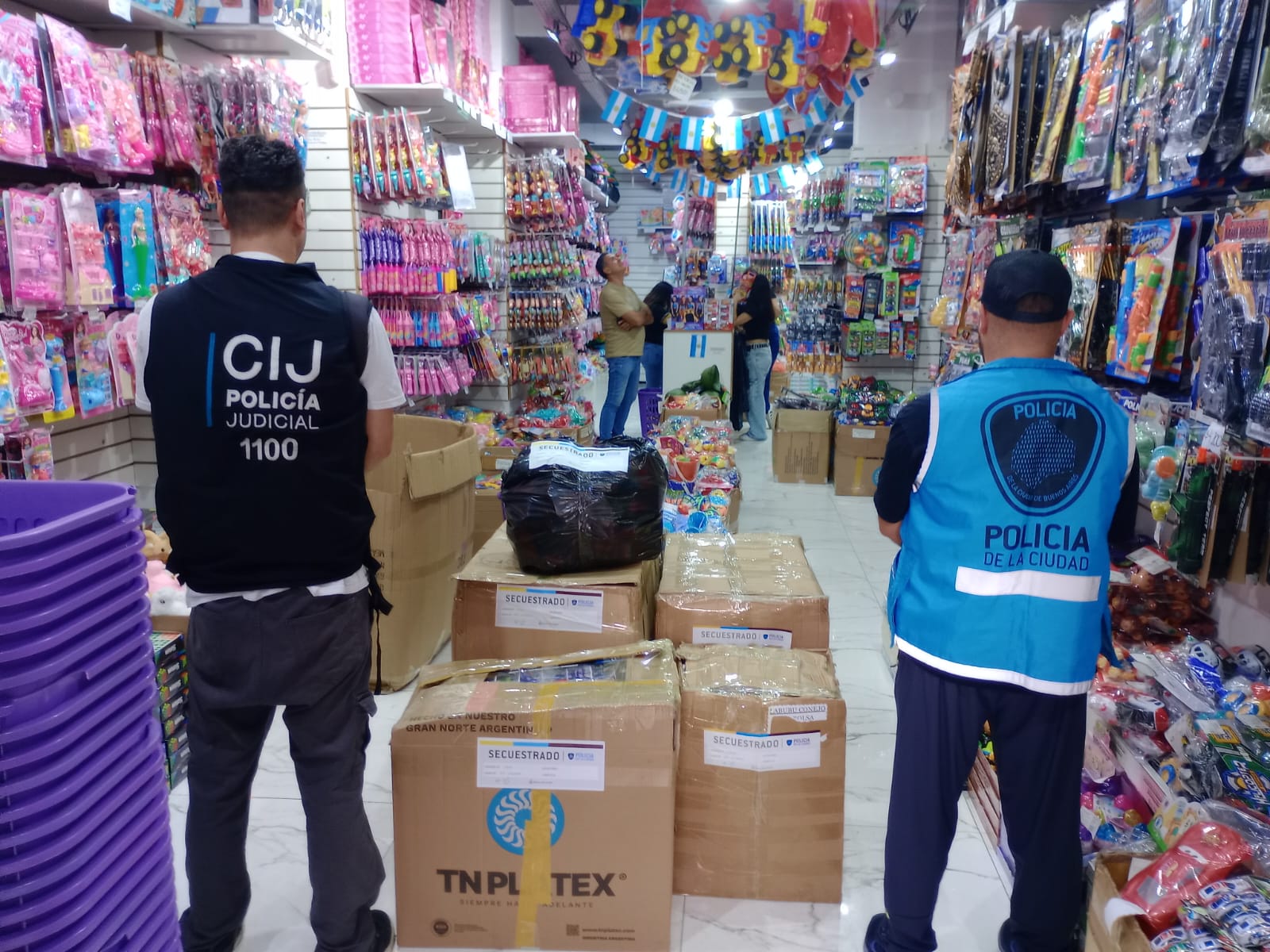 SECUESTRAN MÁS DE 1100 JUGUETES APÓCRIFOS EN LA ZONA DE ONCE