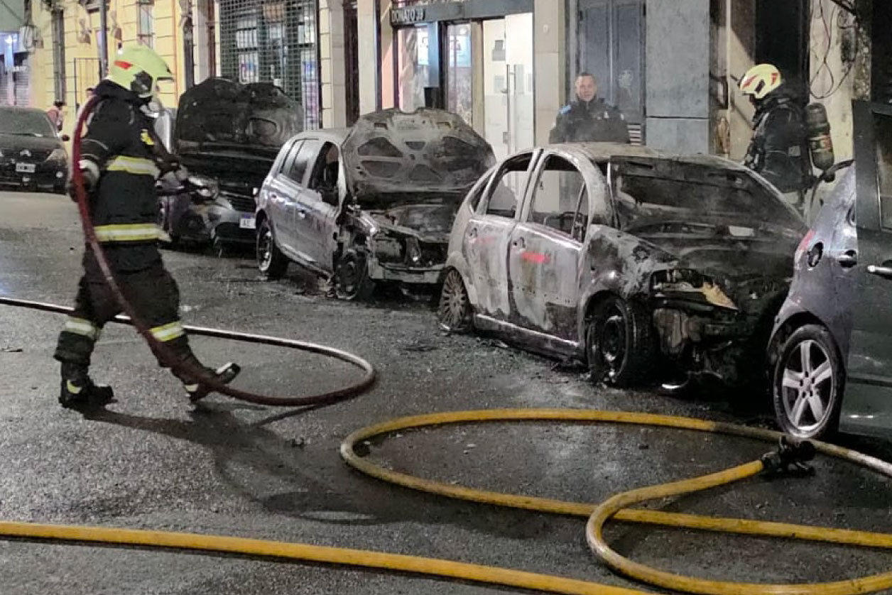 Prisión preventiva por incendiar cuatro autos, dos comercios y una vivienda en Caballito