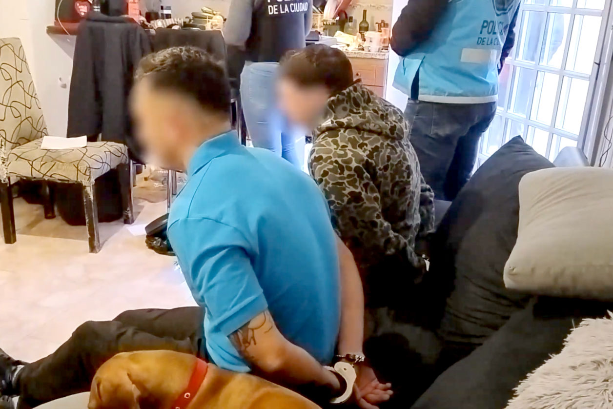 Condenados por vender drogas sintéticas desde su casa: hallaron varios litros de Ketamina líquida