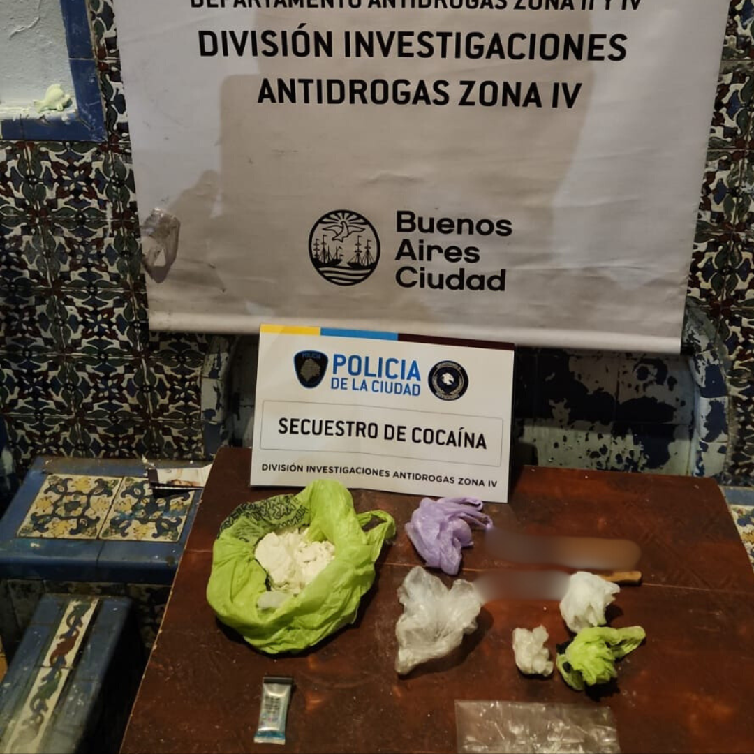 NARCOMENUDEO: SECUESTRAN MAS DE MEDIO KILO DE COCAÍNA Y DETIENEN A DOS DEALERS EN CONSTITUCIÓN 1