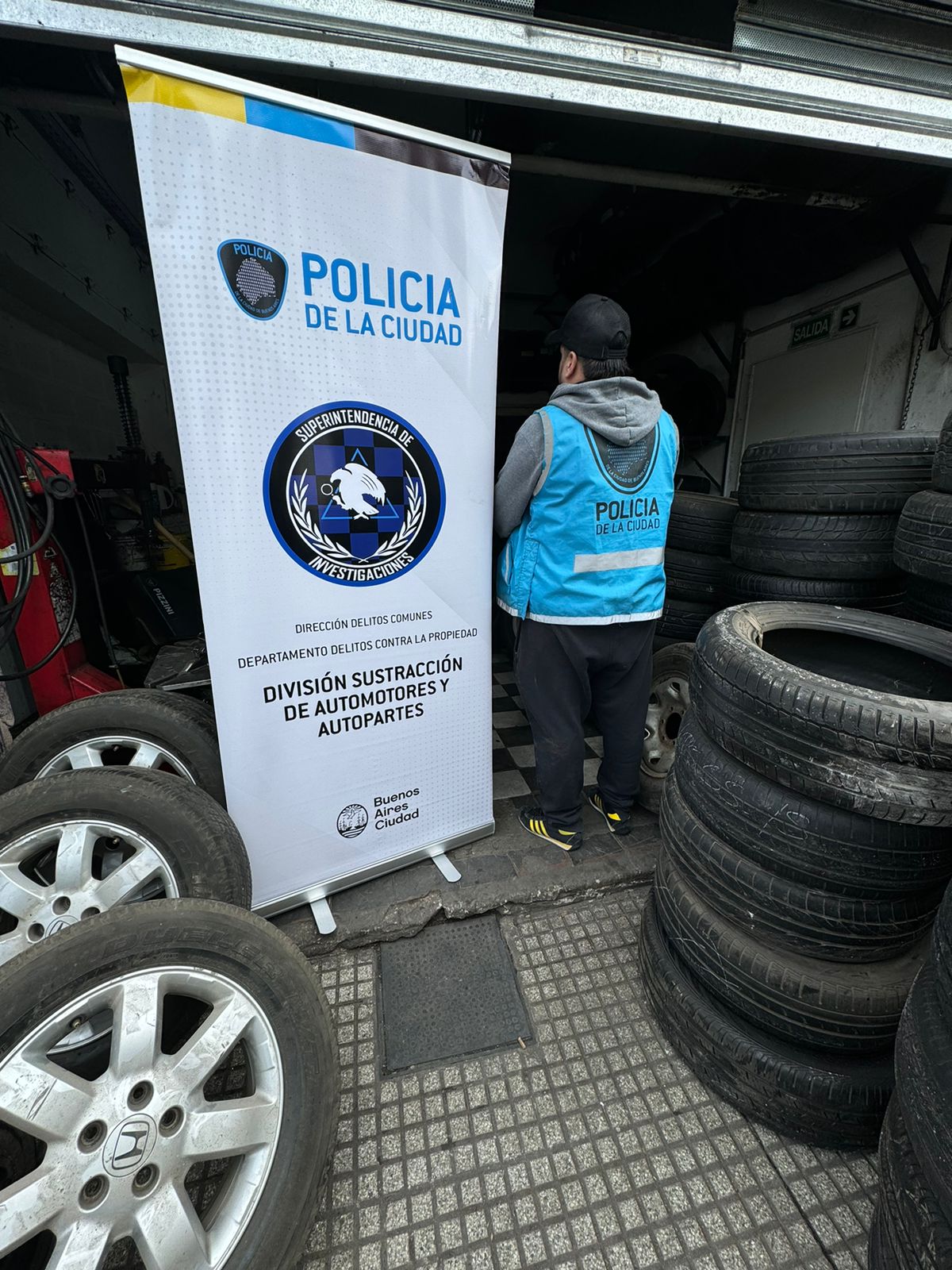 CLAUSURAN GOMERÍA POR VENTA DE AUTOPARTES